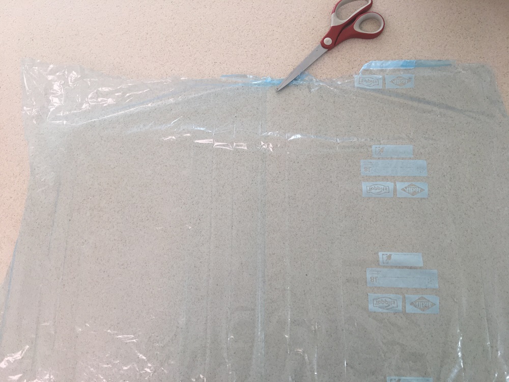 Folie für Futterteig zuschneiden