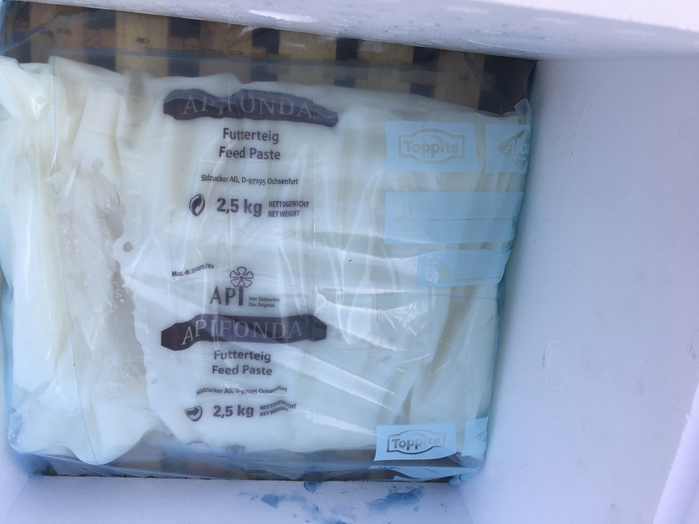 Futterteig auf der Zarge mit Folie da drüber