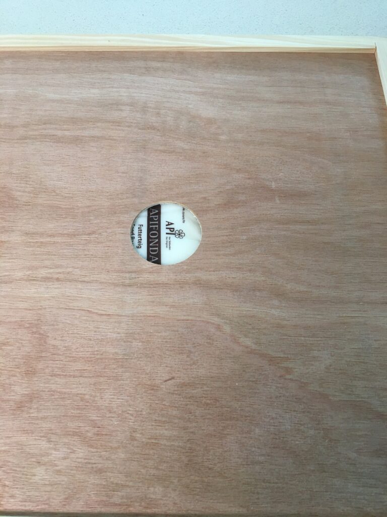 Apifonda Loch Winterfütterung