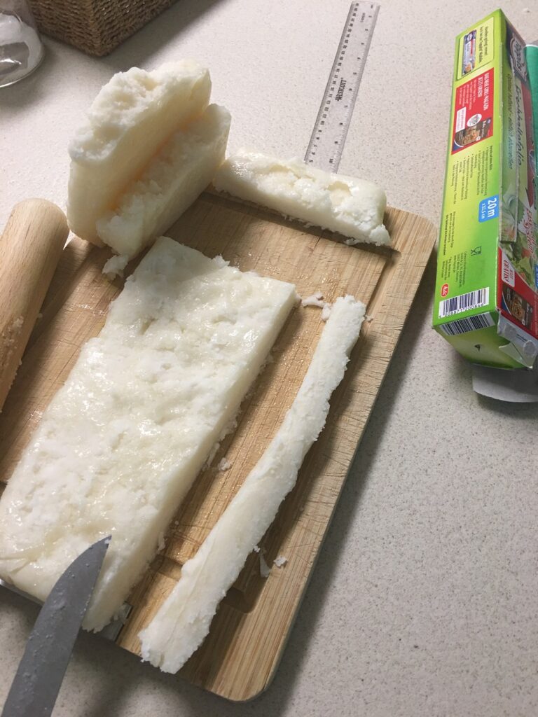 Vorbereitungen für die Futterteig Würstchen