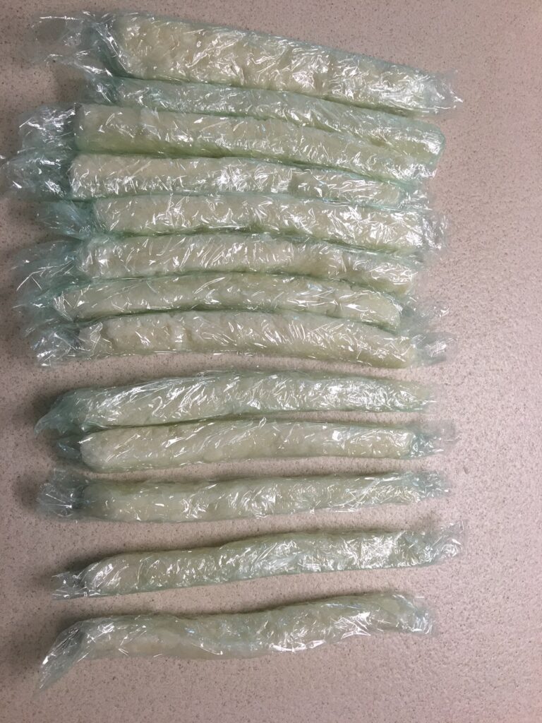 Futterteig Würstchen fertig verpackt