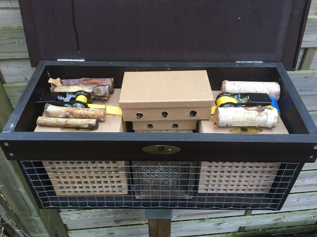 Mauerbienen Nisthilfe komplett